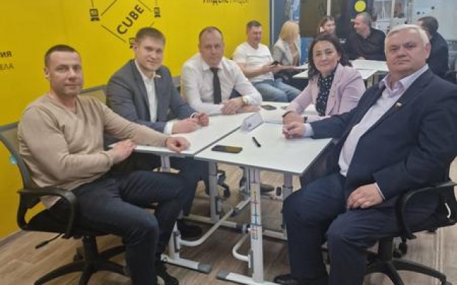 Участие в интеллектуальной игре - "РОСКВИЗ".