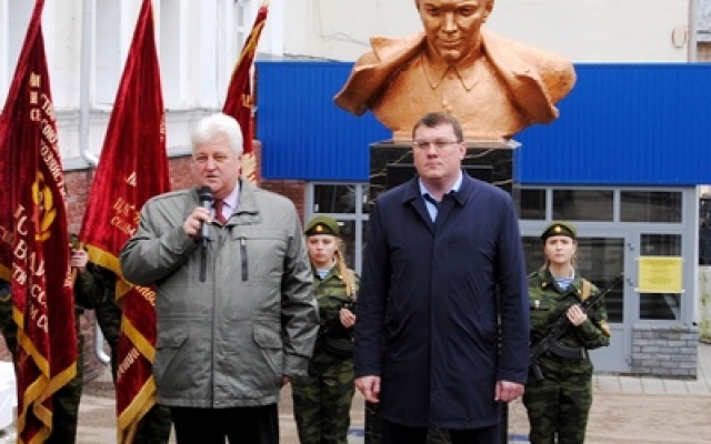 Торжественное открытие обновленного бюста А.П.Гайдару